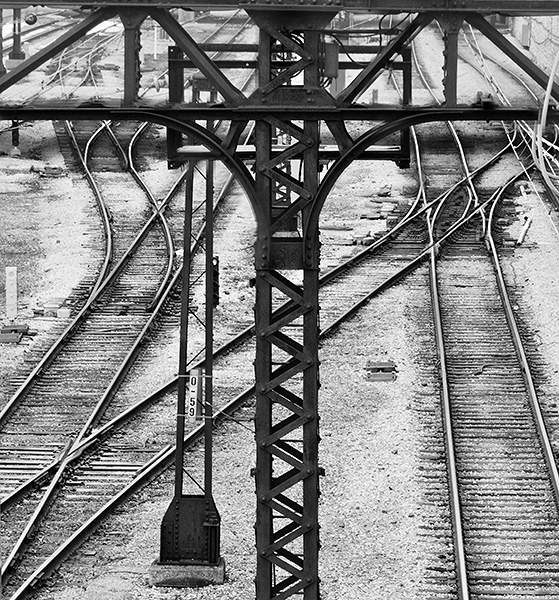 TRACKS - CHICAGO - B&W - IN THE CITY