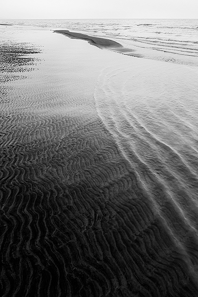 LOW TIDE - LONG POINT BEACH - B&W