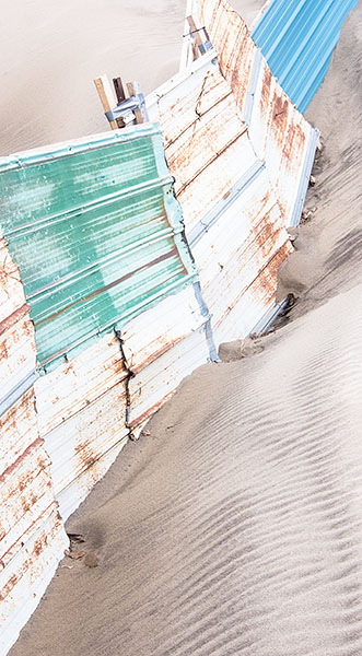 IMPROVISED SAND FENCE - LONG POINT BEACH - SNOW/SAND FENCES, LONG POINT