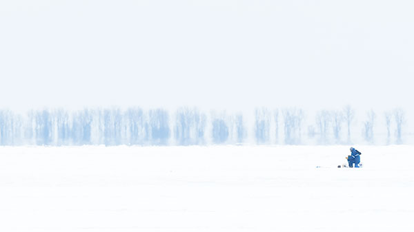 SOLO ICE FISHERMAN - INNER BAY, LONG POINT - ICE FISHING PROJECT