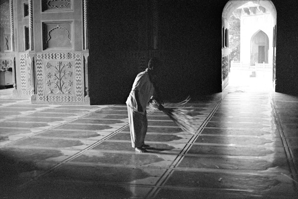 The Sweeper (At Agra) - Asia