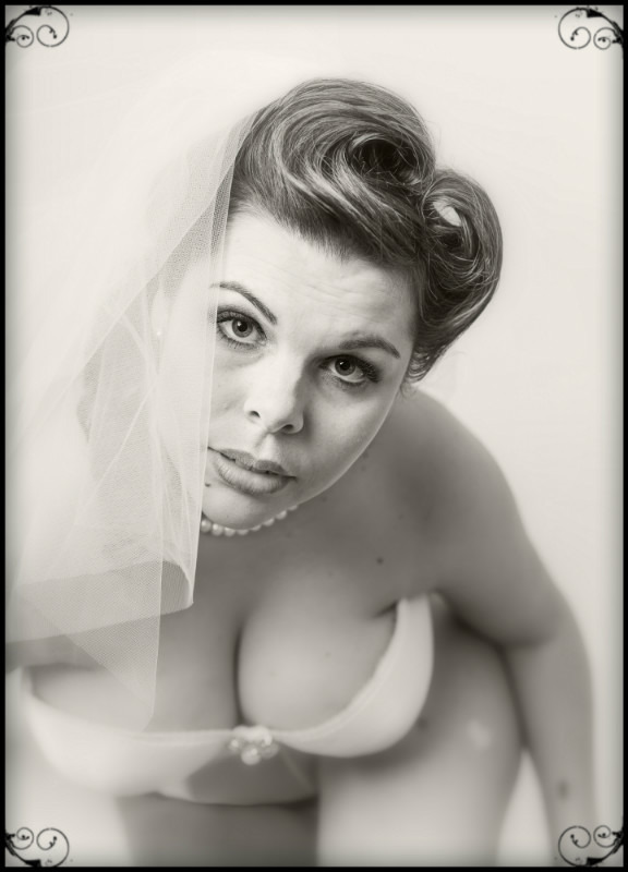  - CHERRY PIE PINUPS