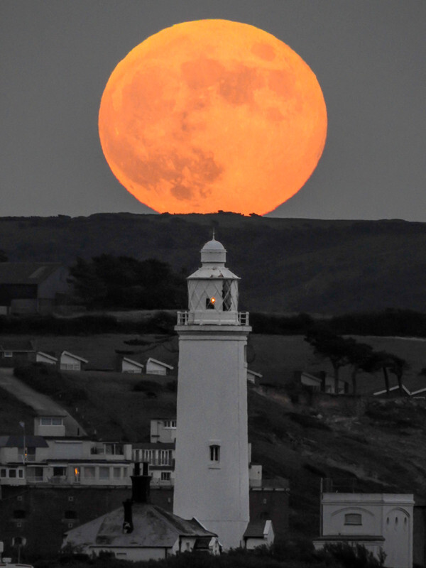 Strawberry Supermoon rising over Hurst Castle - 3 - Lockdown 2020 Favourites