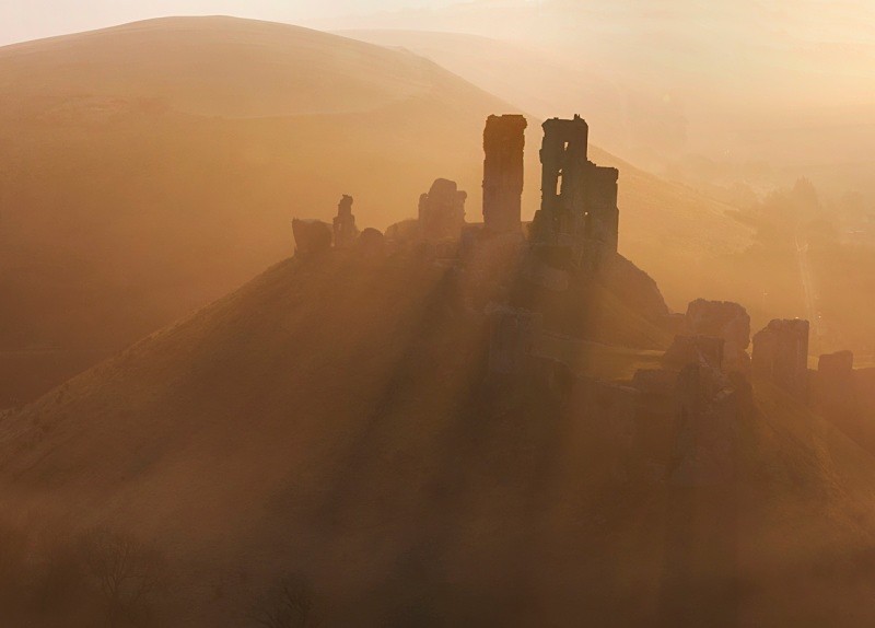 Morning mists over Corfe Castle - Landscapes
