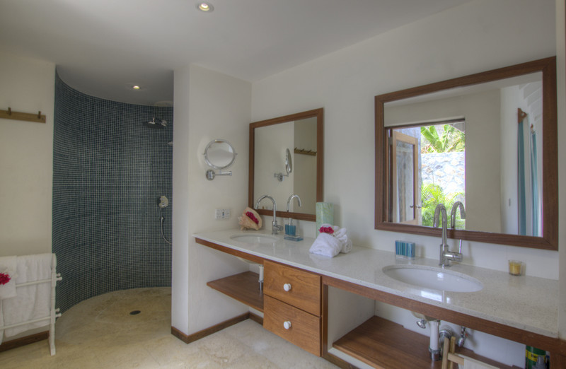 Crescent Beach Villa, Bequia, Ensuite Bathroom