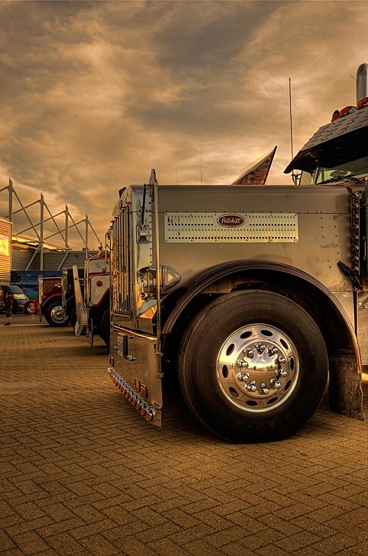 Trucks at Truckfest Peterborough photo - American Dream Trucks