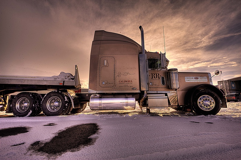  - American Dream Trucks Peterbilt 379 'Ice Road Truckers'