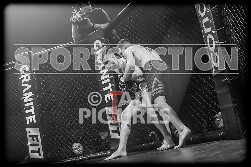 BOUT- 11 - James Jeune v Matt Iwon-52 - BOUT 11 - James Jeune v Matt Iwon