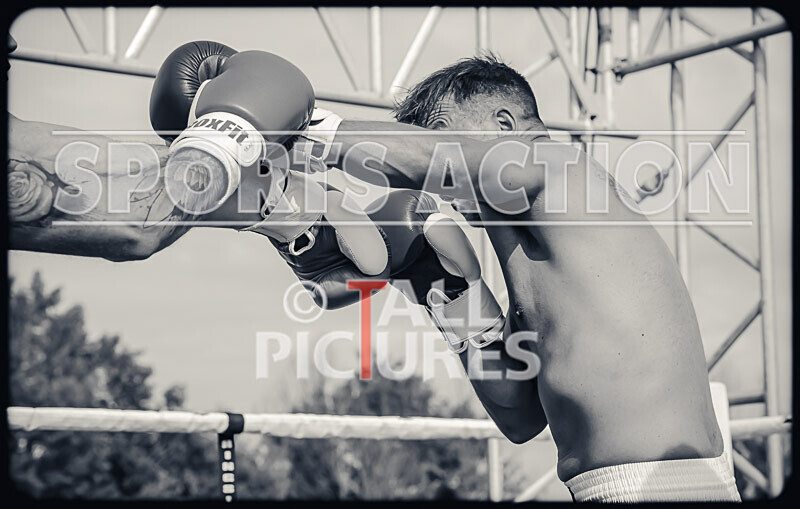 BOUT 5 - Martin the Swinger Budge v Wayne the Renegade Ogier-34 - BOUT 5 - Martin 'the Swinger' Budge v Wayne 'the Renegade' Ogier