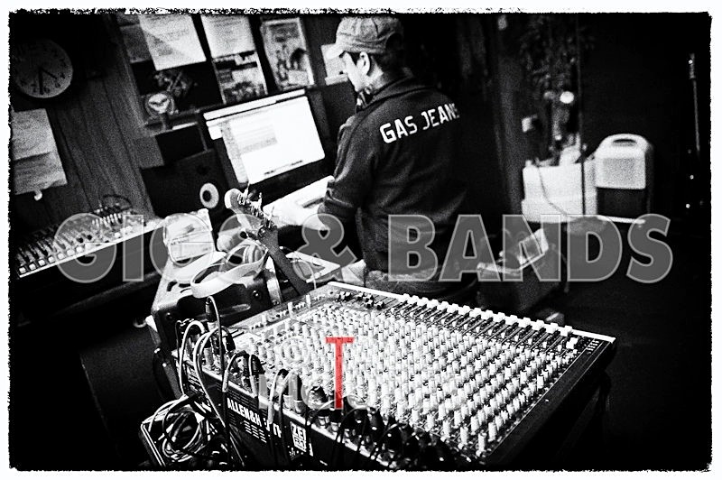 Teaspoonriverneck Studio Session-89_BW - TEASPOONRIVERNECK