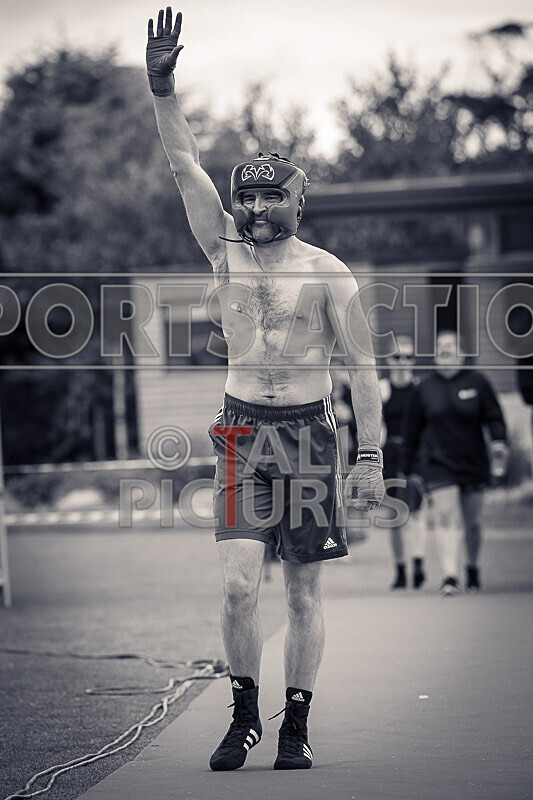 BOUT 11- Roland the Doc Archer v Chris the Trigger ONeil-4 - BOUT 11- Roland 'the Doc' Archer v Chris 'the Trigger' O'Neil