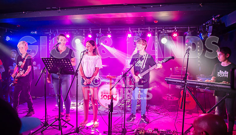 The Goo Fighters-18 - THE GOO FIGHTERS