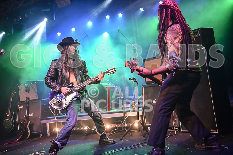 Johnny Cage and the Voodoo Groove-61 - JOHNNY CAGE AND THE VOODOO GROOVE