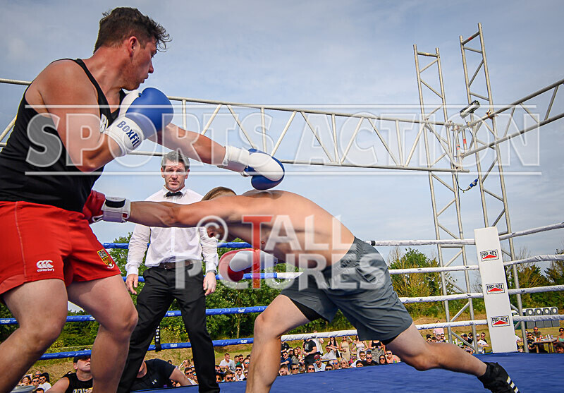 BOUT 4 - Sam Kamikazae Kissack v Charlie White-40 - BOUT 4 - Sam 'Kamikazae' Kissack v Charlie White