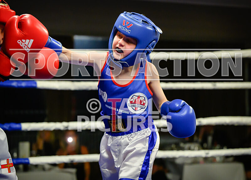 BOUT- 2 - Leon Watson v Callum Cain-35 - BOUT 2 - Leon Watson v Callum Cain