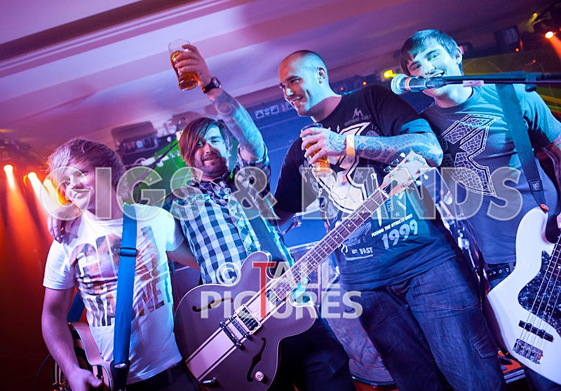 2 Minutes 2 Late-85 - 2 MINUTES 2 LATE