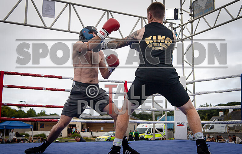 BOUT 11- Roland the Doc Archer v Chris the Trigger ONeil-19 - BOUT 11- Roland 'the Doc' Archer v Chris 'the Trigger' O'Neil
