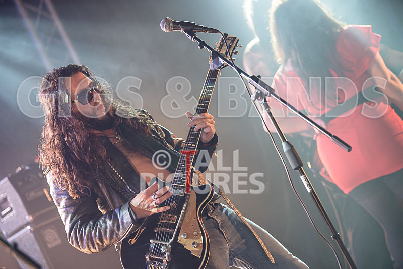 Johnny Cage and the Voodoo Groove-37 - JOHNNY CAGE AND THE VOODOO GROOVE