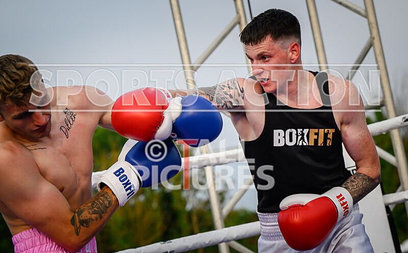 BOUT 11 - Raging Bull Jay Rive v Reece the Bomber Blondel-14 - BOUT 11 - 'Raging Bull' Jay Rive v Reece 'the Bomber' Blondel