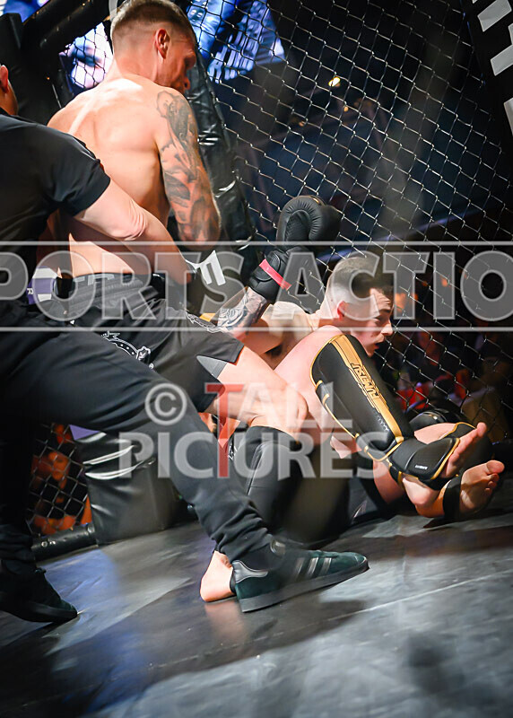 BOUT- 4 - Clayton Taylor v Alex Atkinson-36 - BOUT 4 - Clayton Taylor v Alex Atkinson