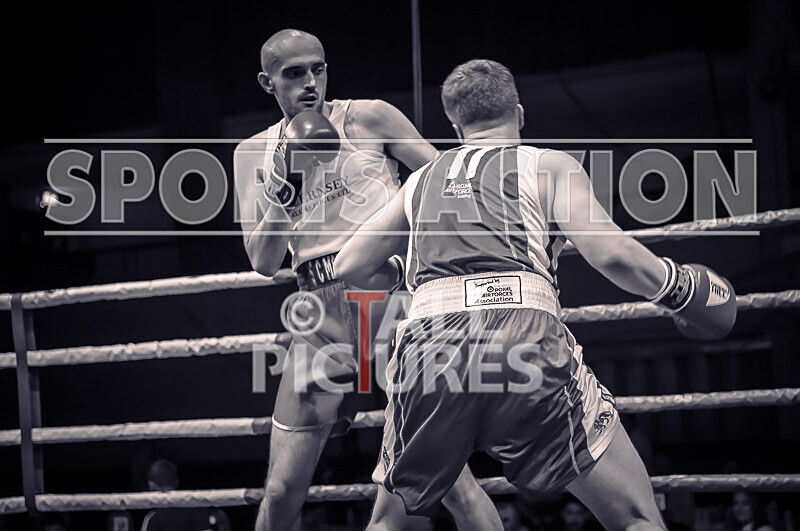 BOUT 9- Cameron Hards v Alex Sanderson-24 - BOUT 9: Cameron Hards v Alex Sanderson