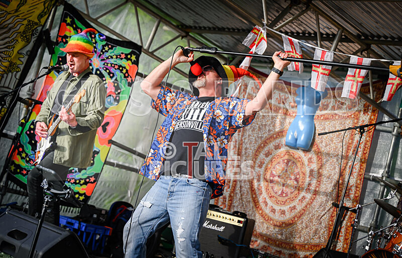 The Bensons-39 - THE BENSONS