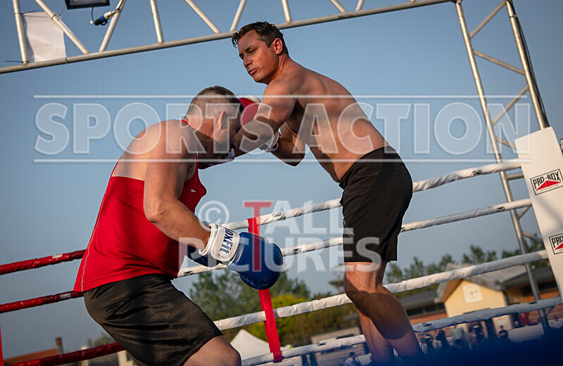 BOUT 11 - Rolo -9 and a Half Digits De Saumarez v Darren -the Executio - BOUT 11 - Rollo '9 and a Half Digits' De Saumarez v Darren 'the Executioner' Etasse