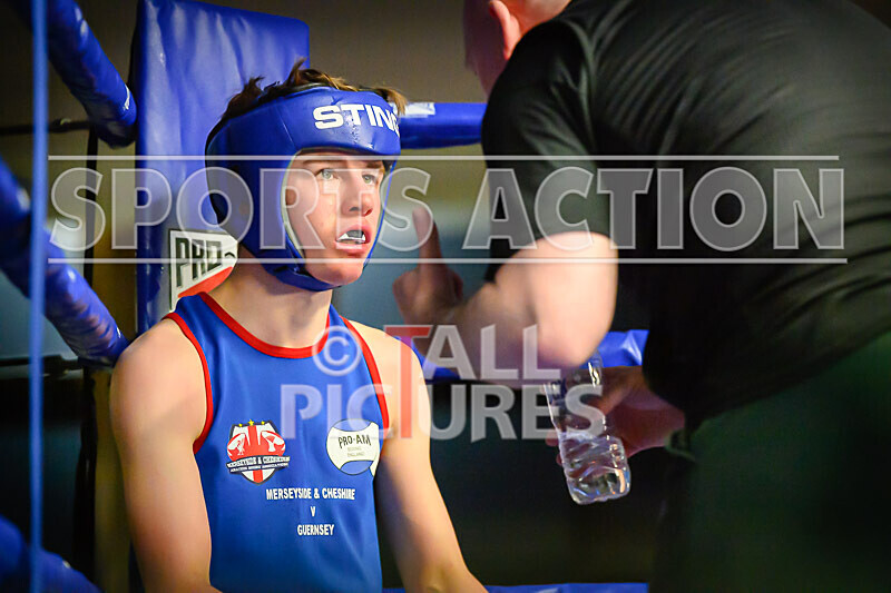 BOUT- 5 - Arnie Watson v Ryan Henry-7 - BOUT 5 - Arnie Watson v Ryan Henry