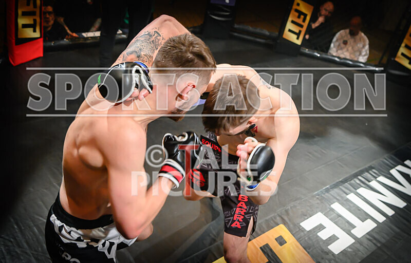 BOUT- 11 - James Jeune v Matt Iwon-27 - BOUT 11 - James Jeune v Matt Iwon