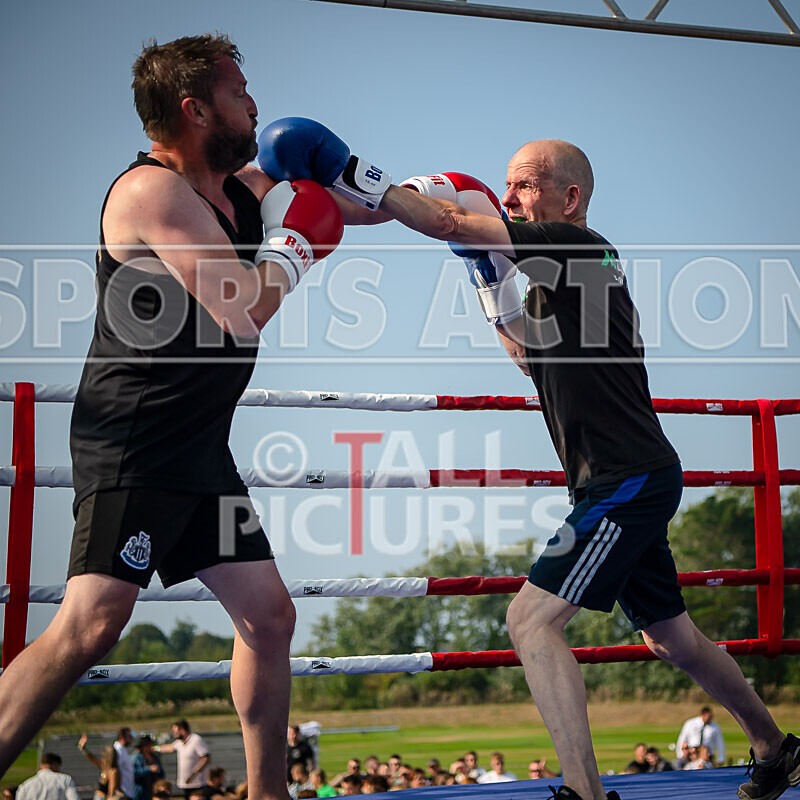 BOUT 2 - Steve -The Stoat- Ozanne v Alan -Dinosaur- Donaldson-39 - BOUT 2 - Steve 'The Stoat' Ozanne v Alan 'Dinosaur' Donaldson