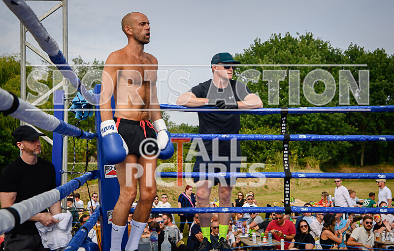 BOUT 3 - Dangerous Dan Cavanagh v Tim Scrappy Doo Rogers-2 - BOUT 3 - 'Dangerous' Dan Cavanagh v Tim 'Scrappy Doo' Rogers
