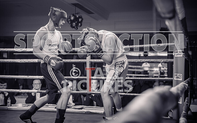 BOUT- 5_Ethan Le Moignan v Adrian Salmonowicz-31 - BOUT 5_Ethan Le Moignan v Adrian Salmonowicz