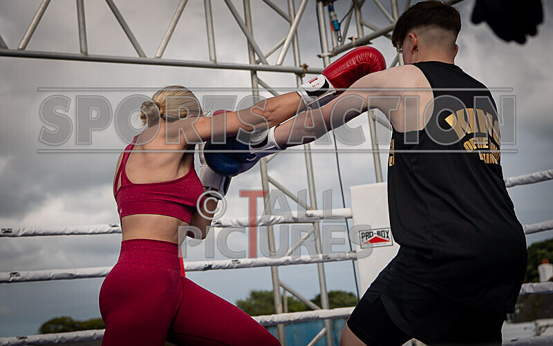 BOUT 5- Leonie Chardonnay Pike v Ellie Rocky Robinson-38 - BOUT 5- Leonie 'Chardonnay' Pike v Ellie 'Rocky' Robinson