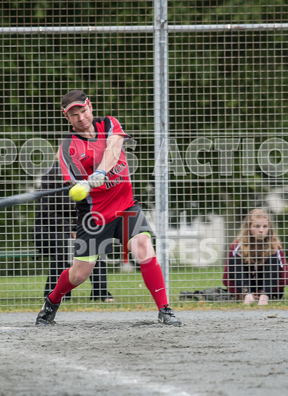 Softball_22-06-2016-11 - DRUNKEN DUCK RANGERS v REBELS