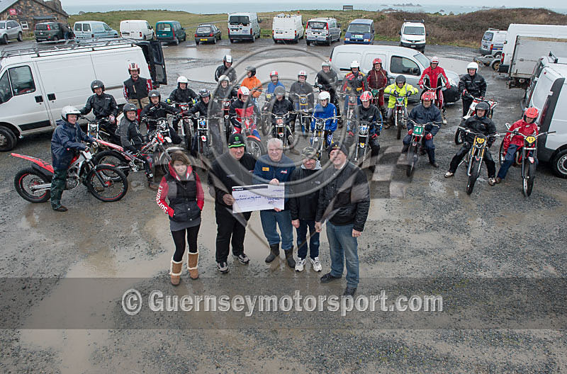 GMCCC_RNLI Cheque-3 - PODIUMS PRESENTATIONS EVENTS - 2015