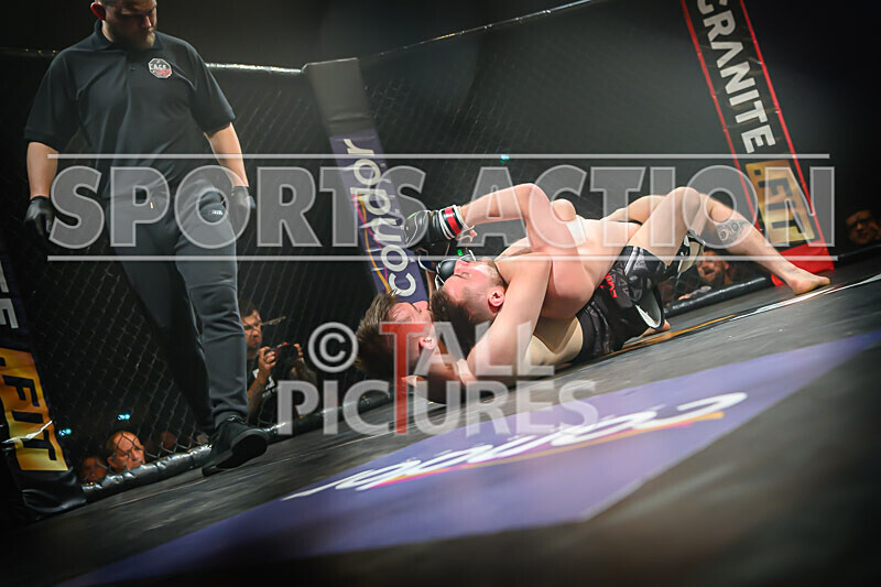 BOUT- 11 - James Jeune v Matt Iwon-62 - BOUT 11 - James Jeune v Matt Iwon