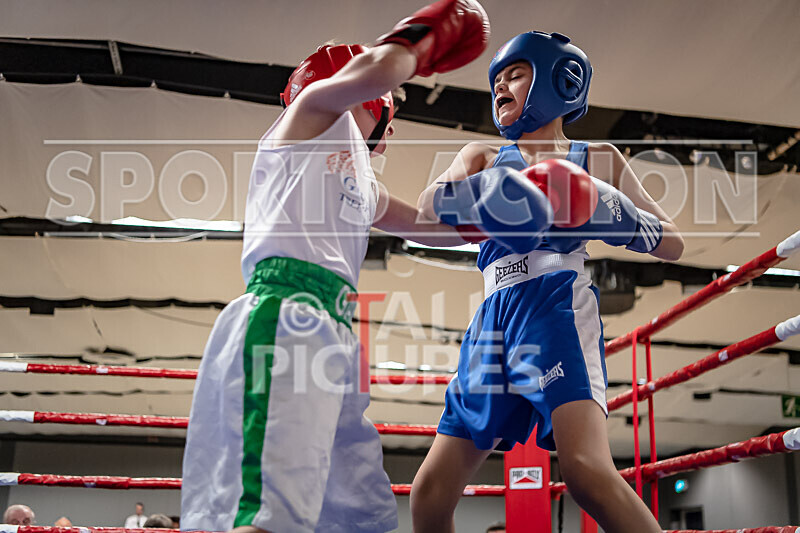 BOUT 1 - Liam Duff v Oliver McKenzie-8 - BOUT 1 - Liam Duff v Oliver McKenzie