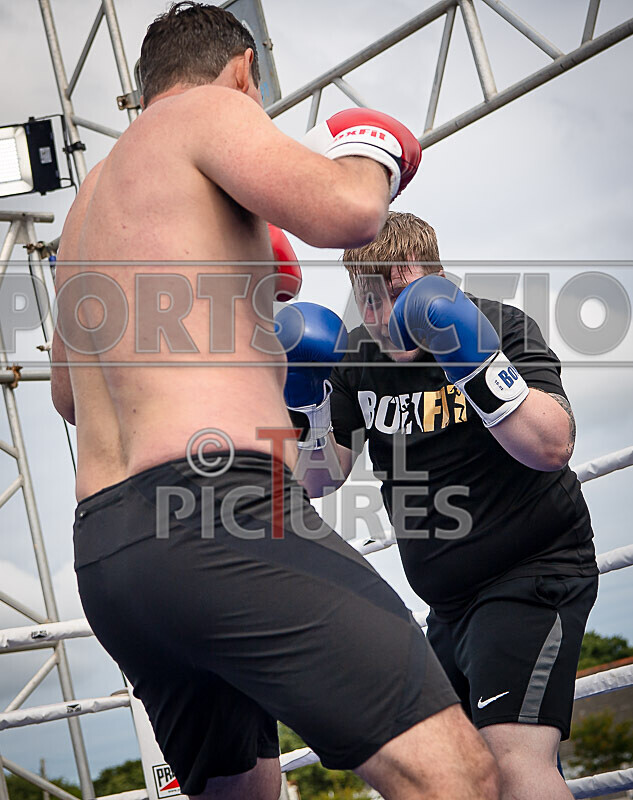 BOUT 4- Rollo 9 and a Half Digits v Tony Foxey Fox-29 - BOUT 4- Rollo '9 and a Half Digits' v Tony 'Foxey' Fox