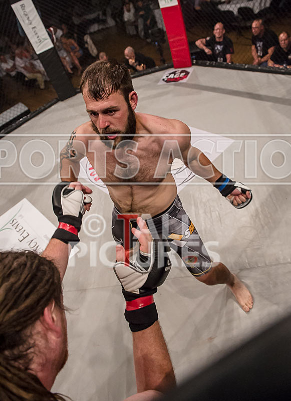 Chris Martin v Luke Riley-20 - BOUT 13