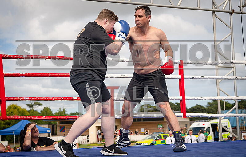 BOUT 4- Rollo 9 and a Half Digits v Tony Foxey Fox-7 - BOUT 4- Rollo '9 and a Half Digits' v Tony 'Foxey' Fox