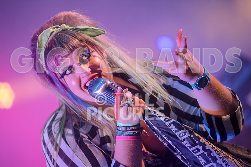 Static Alice-606 - STATIC ALICE