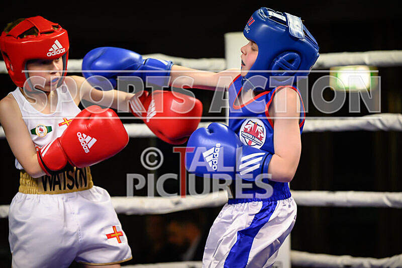 BOUT- 2 - Leon Watson v Callum Cain-33 - BOUT 2 - Leon Watson v Callum Cain