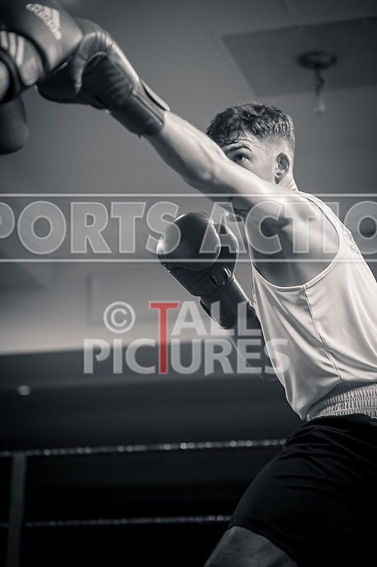 Bout 8_Billy Le Poullain v Philip Price-3 - BOUT 8_Billy Poullain v Phillip Price