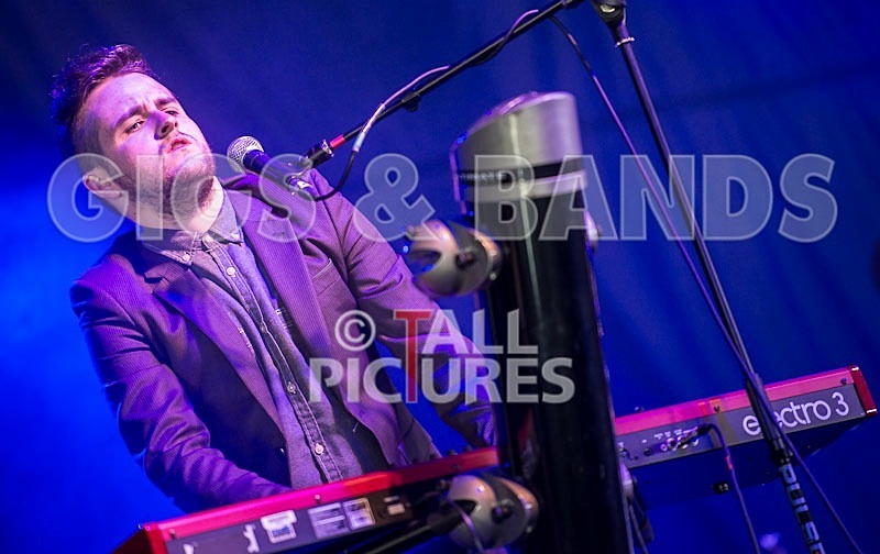 Raising Maisie-34 - RAISING MAISIE