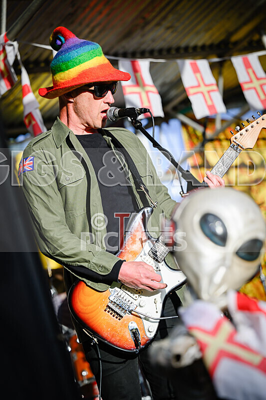 The Bensons-67 - THE BENSONS