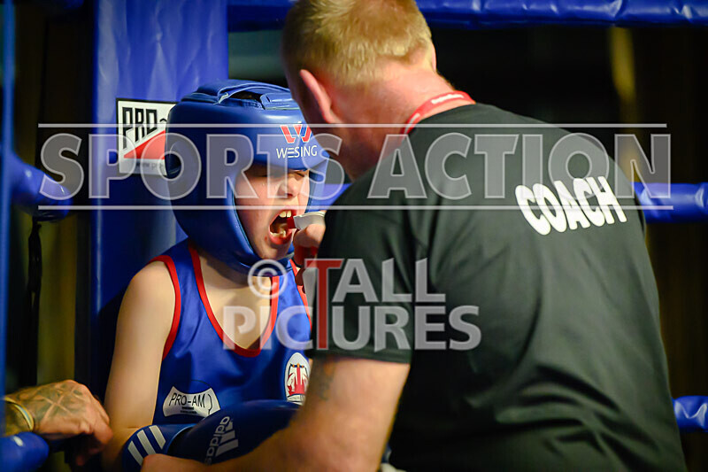 BOUT- 2 - Leon Watson v Callum Cain-10 - BOUT 2 - Leon Watson v Callum Cain
