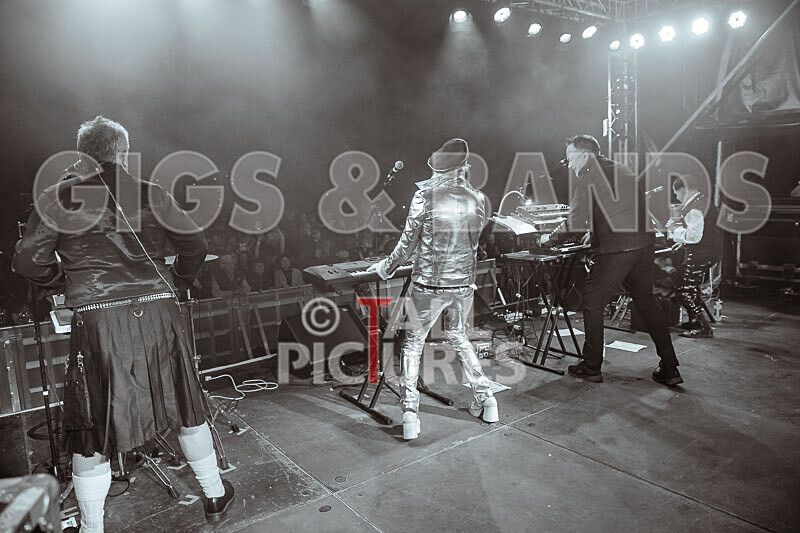 Fade2Grey-459 - FADE2GREY