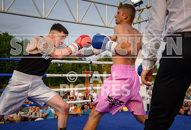 BOUT 11 - Raging Bull Jay Rive v Reece the Bomber Blondel-40 - BOUT 11 - 'Raging Bull' Jay Rive v Reece 'the Bomber' Blondel