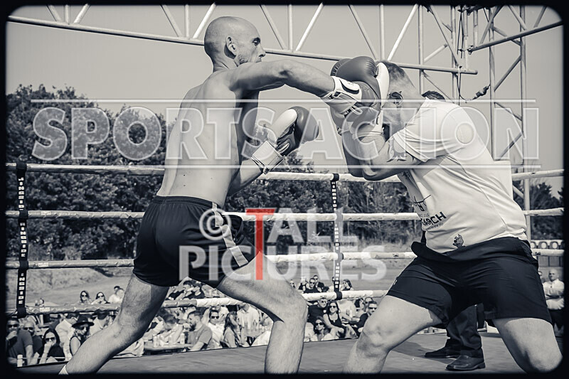 BOUT 3 - Dangerous Dan Cavanagh v Tim Scrappy Doo Rogers-15 - BOUT 3 - 'Dangerous' Dan Cavanagh v Tim 'Scrappy Doo' Rogers