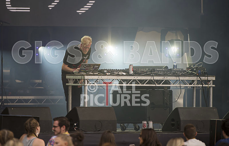 Snakehips-13 - SNAKEHIPS